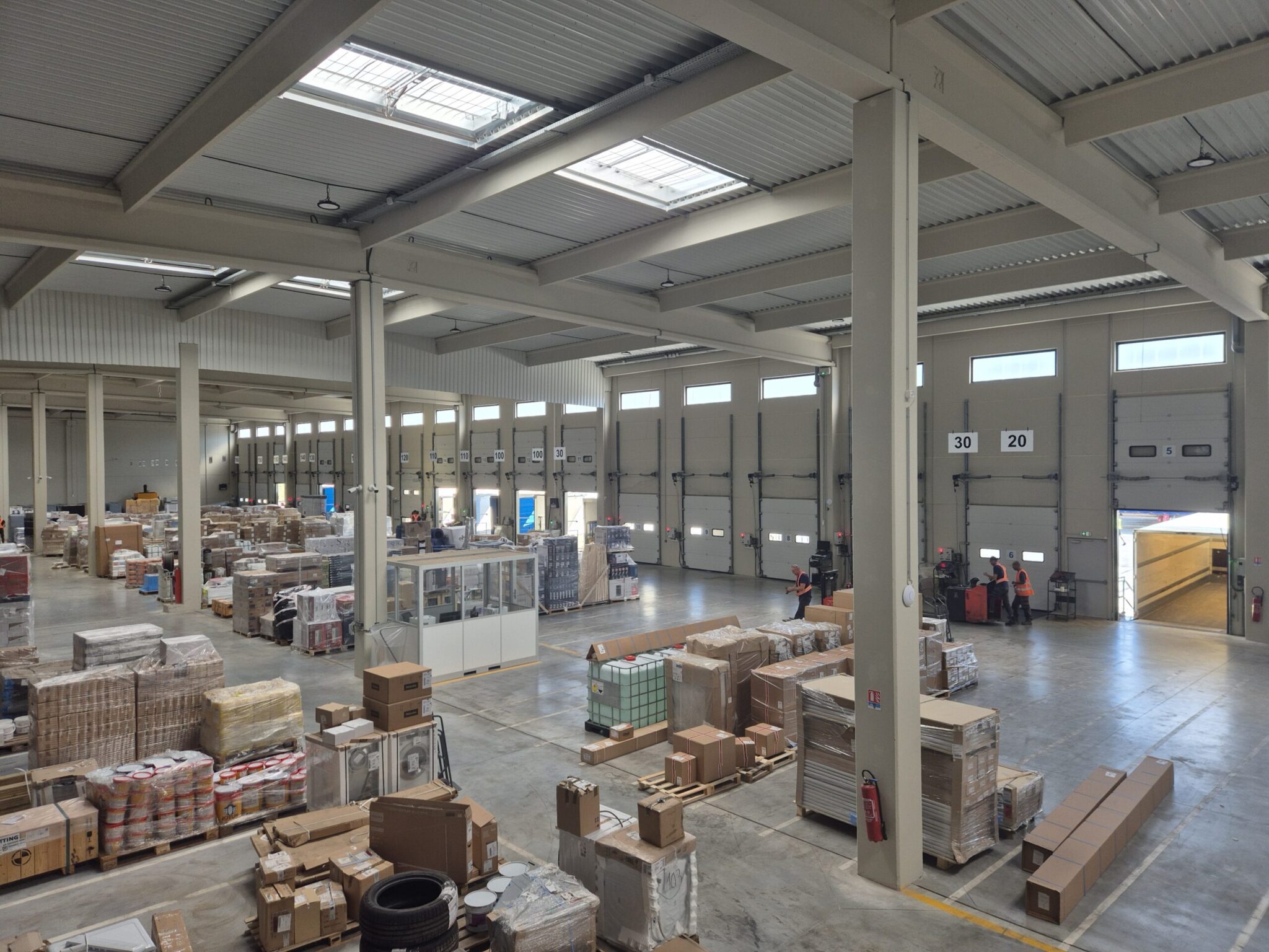 Entrepôt du bâtiment SMTRT Le Rove
