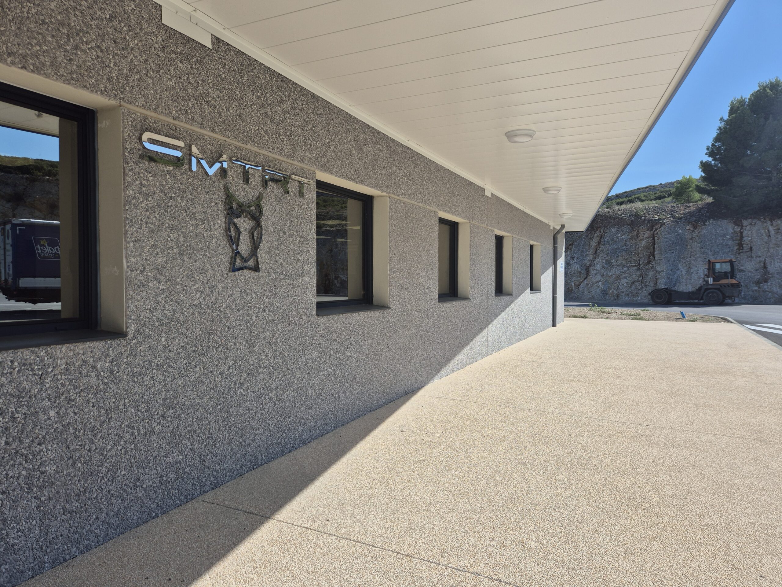 40ans 92 Extérieur bâtiment SMTRT Le Rove